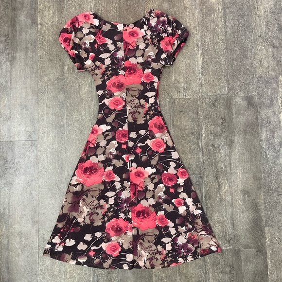 Le Chateau floral midi dress - Picture 4 of 9